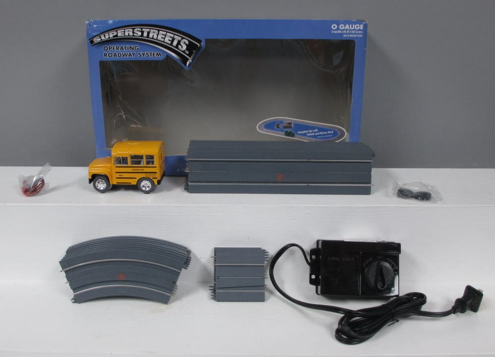 Lionel 6-21567 O K-Line School Bus Superstreets Set
