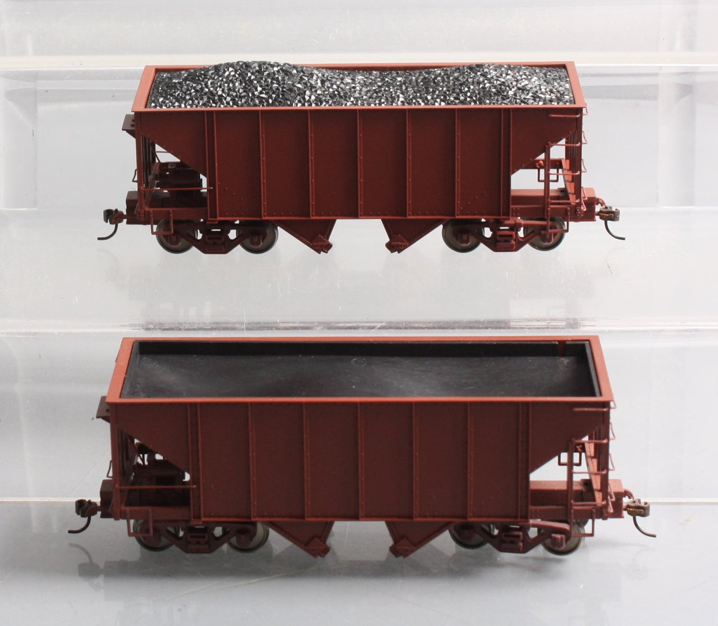 Bachmann 27999 On30 Painted & Unlettered 2-Bay Steel Hopper (Oxide Red)