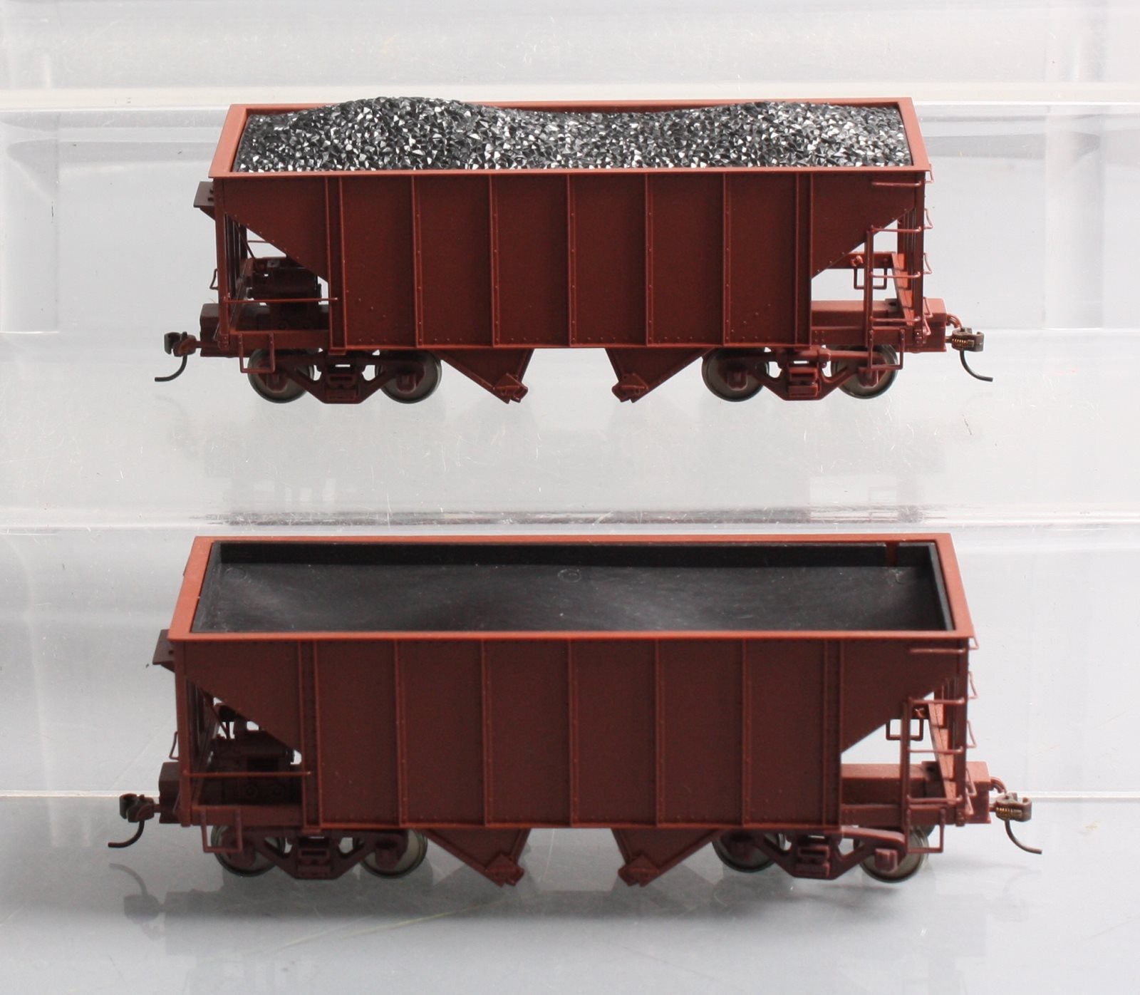 Bachmann 27999 On30 Painted & Unlettered 2-Bay Steel Hopper (Oxide Red)