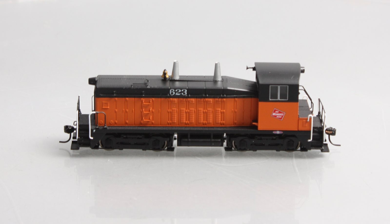 Broadway Limited 2648 HO Milwaukee Road EMD SW7 Paragon2™ #623 w
