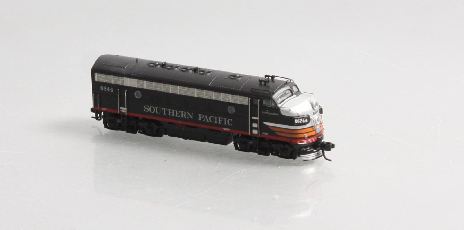 Broadway Limited 6882 N Scale SP EMD F7A Diesel Locomotive #6244 w/Paragon4