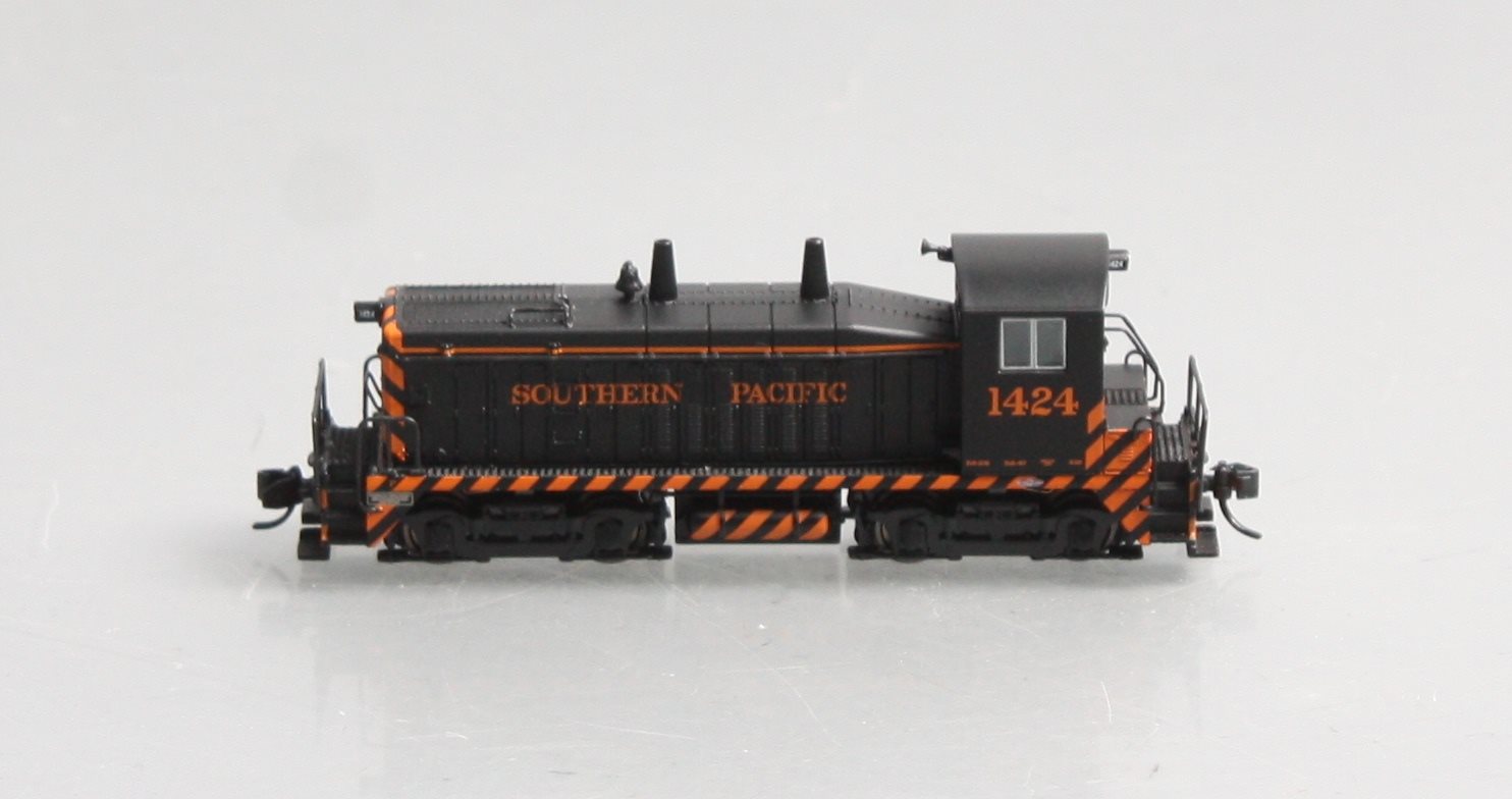 Broadway Limited 3869 N SP EMD NW2 Diesel Switcher #1424 with Sound/DCC