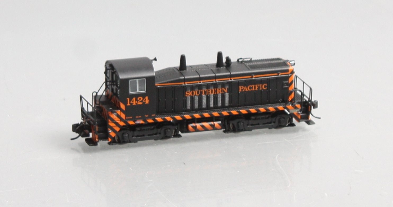 Broadway Limited 3869 N SP EMD NW2 Diesel Switcher #1424 with Sound/DCC