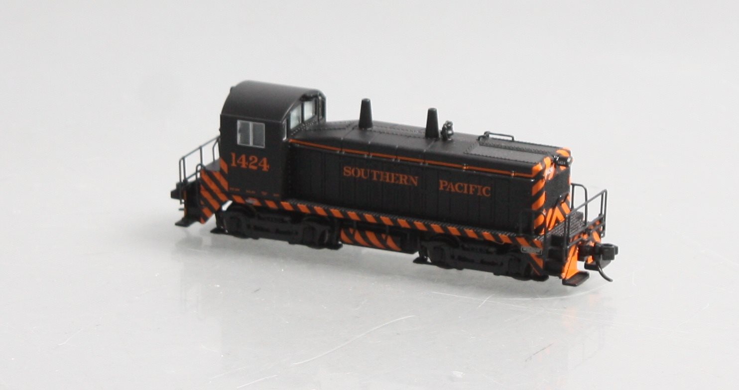 Broadway Limited 3869 N SP EMD NW2 Diesel Switcher #1424 with Sound/DCC