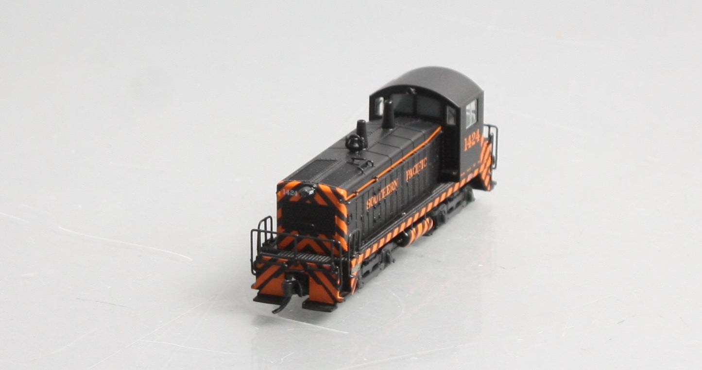 Broadway Limited 3869 N SP EMD NW2 Diesel Switcher #1424 with Sound/DCC