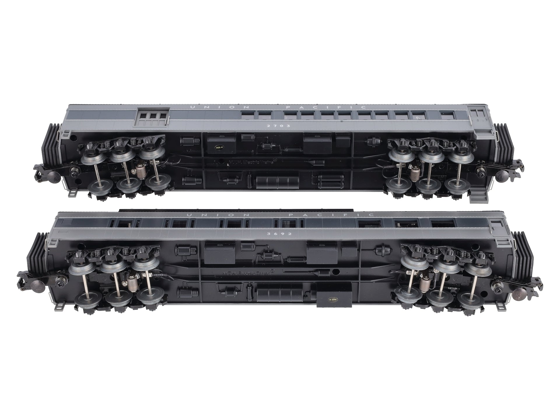 MTH 30-69210 O Union Pacific RailKing 60' Madison Combine/Diner Set (Set of 2)