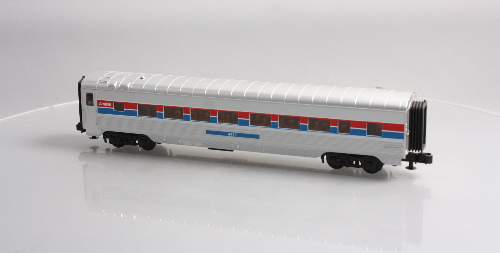 MTH 30-67998 O Amtrak (Phase 2) 60' Streamlined Coach Car #4411