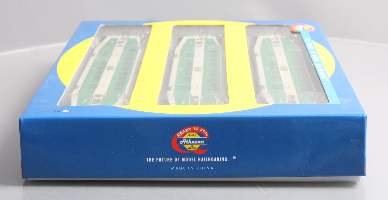 Athearn 25925 HO GO Transit Bombardier Coach (3)