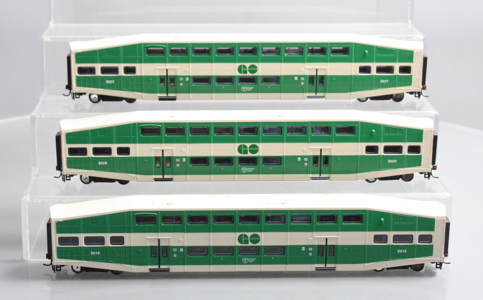 Athearn 25925 HO GO Transit Bombardier Coach (3)