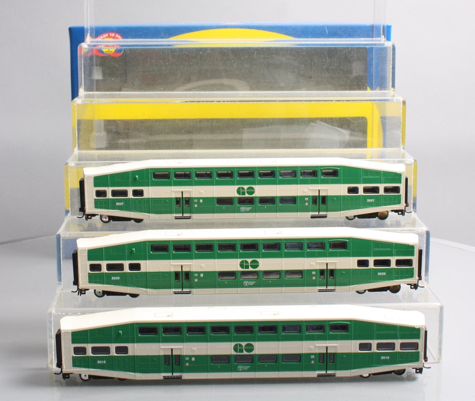 Athearn 25925 HO GO Transit Bombardier Coach (3)