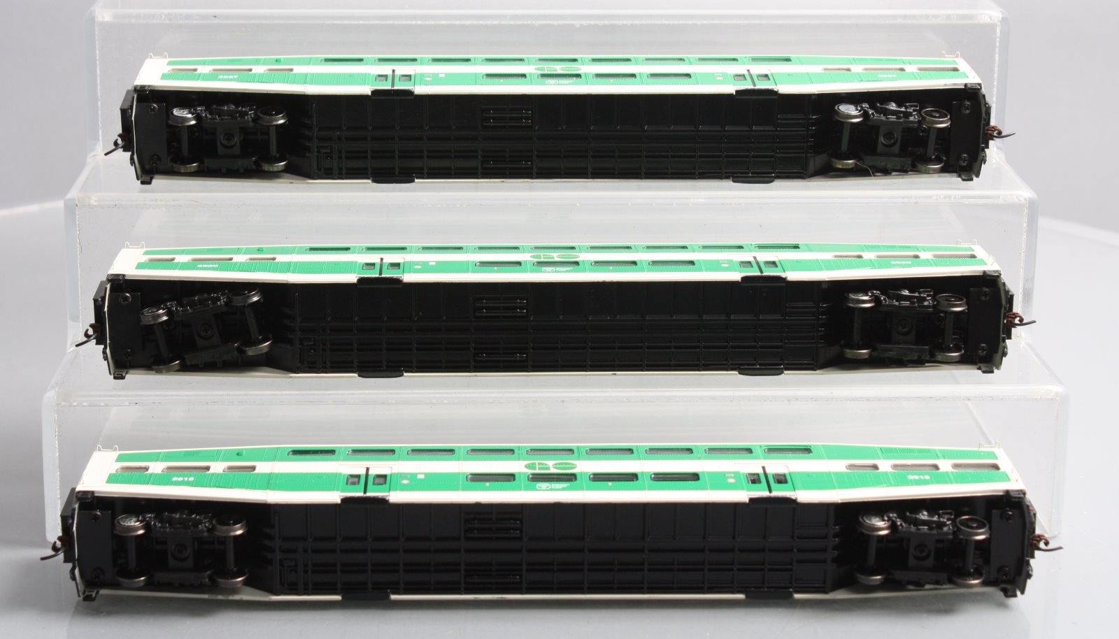 Athearn 25925 HO GO Transit Bombardier Coach (3)