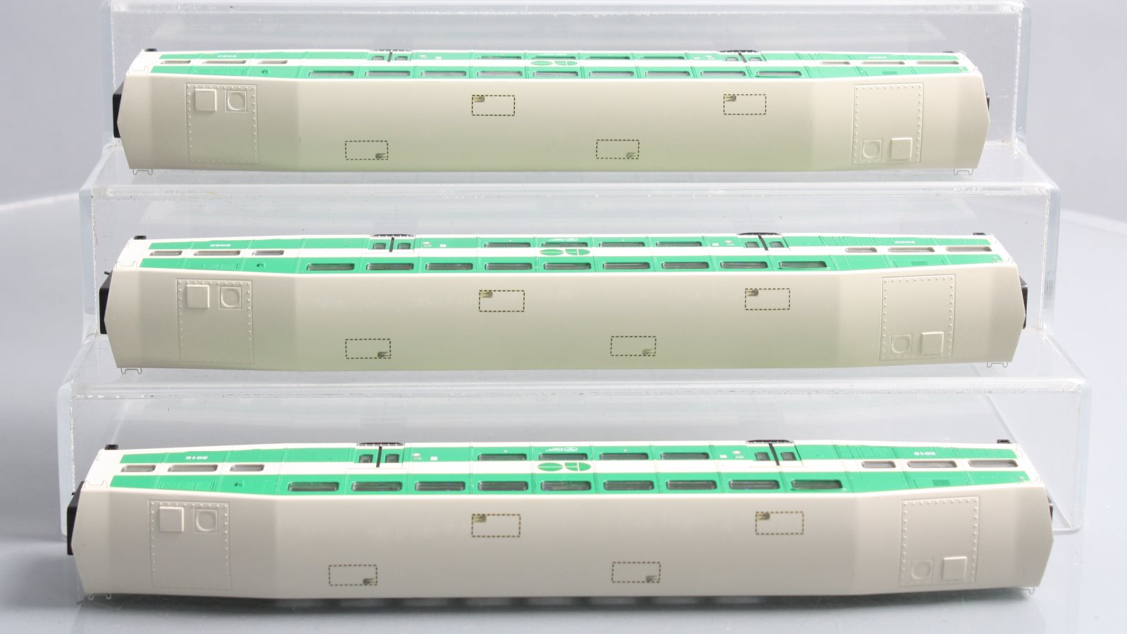 Athearn 25925 HO GO Transit Bombardier Coach (3)