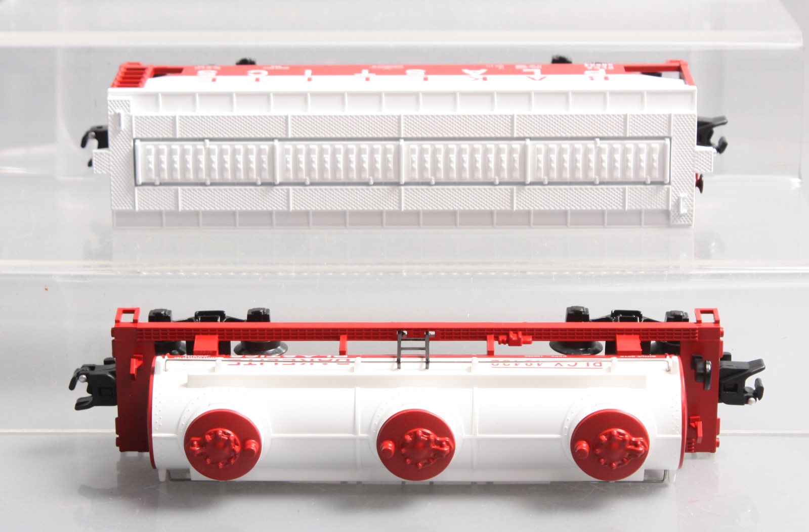 American Flyer 6-49625 S Gauge Bakelight 3 Dome Tank and Covered Hopper
