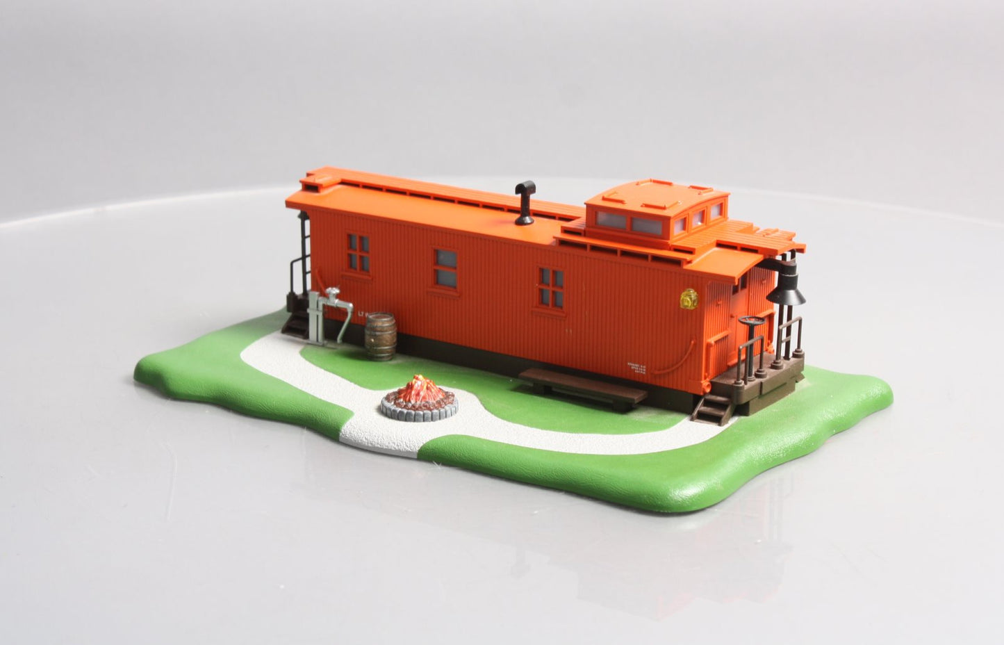 MTH 30-90013 Orange Yard Work Office with Operating Fire