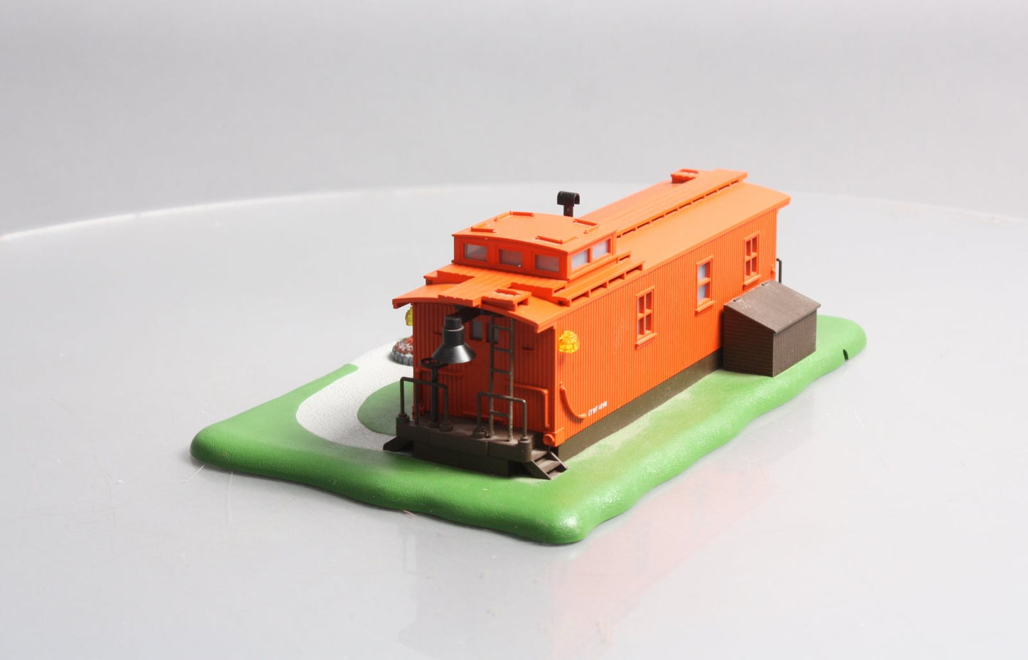MTH 30-90013 Orange Yard Work Office with Operating Fire