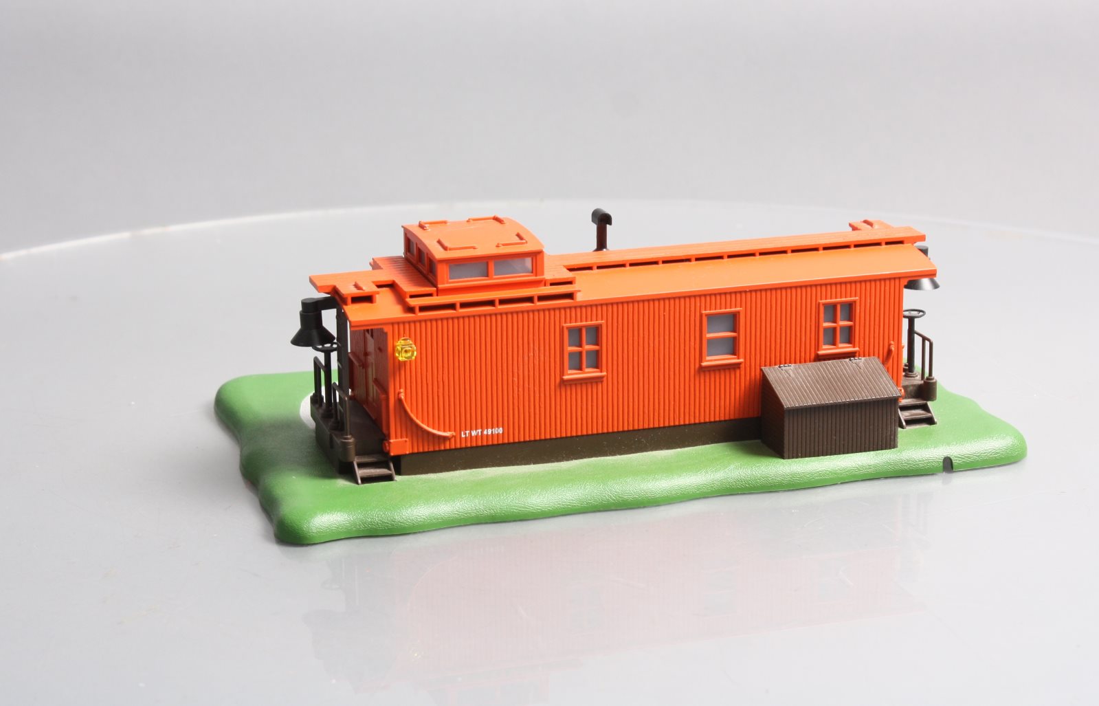 MTH 30-90013 Orange Yard Work Office with Operating Fire