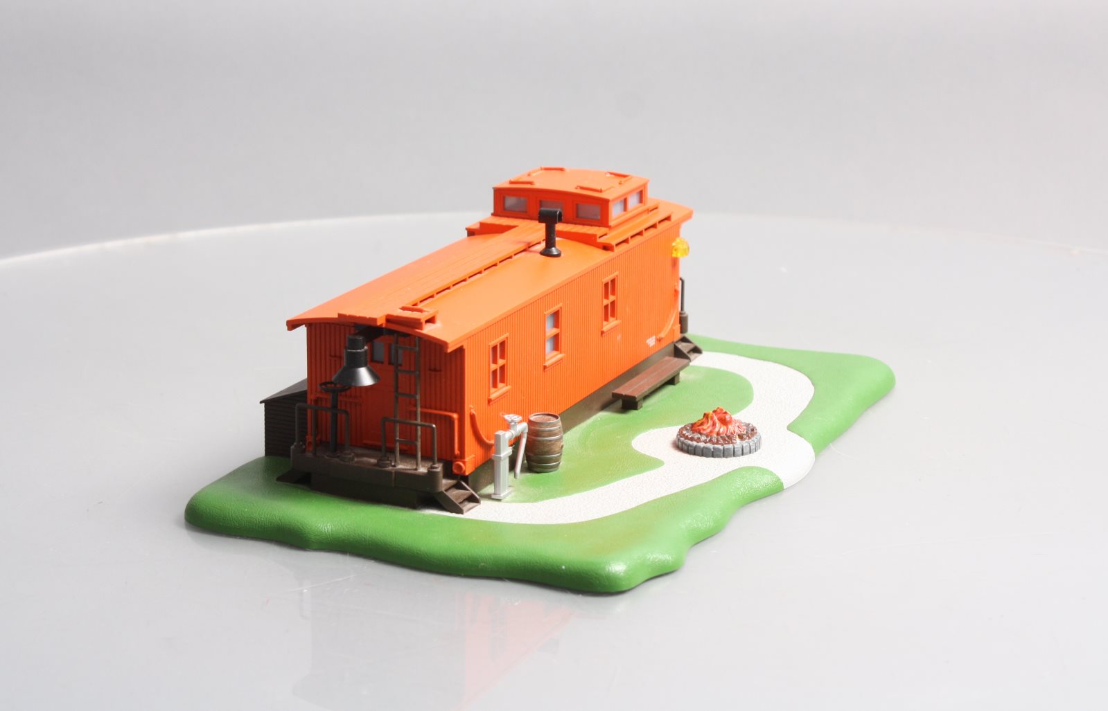 MTH 30-90013 Orange Yard Work Office with Operating Fire