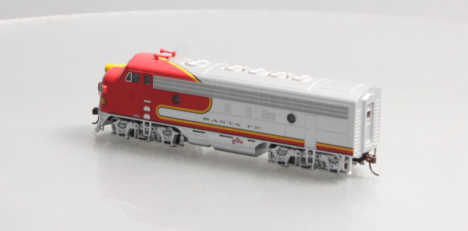 Bachmann 64301 HO Santa Fe F7A Diesel Locomotive w/ DCC – Trainz