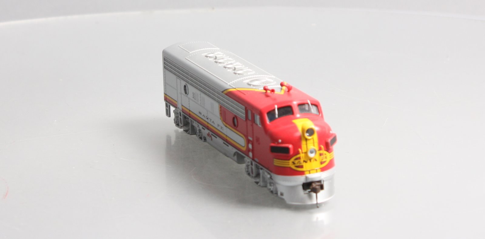 Bachmann 64301 HO Santa Fe F7A Diesel Locomotive w/ DCC – Trainz