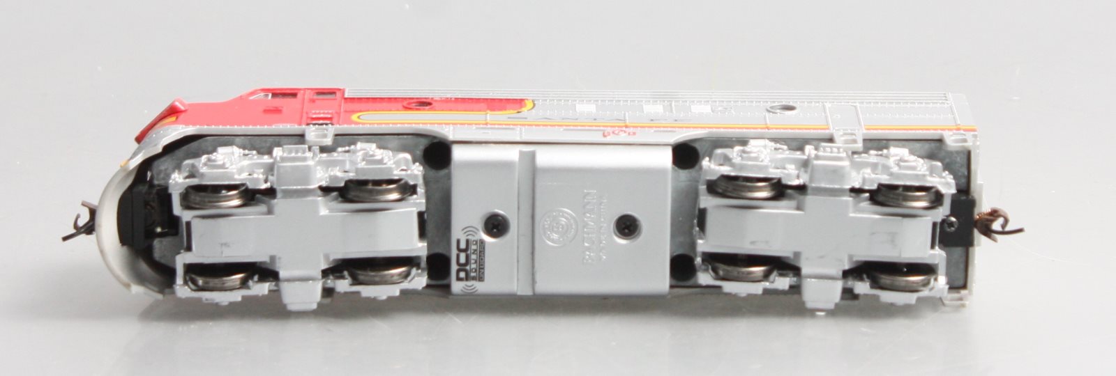 Bachmann 64301 HO Santa Fe F7A Diesel Locomotive w/ DCC – Trainz