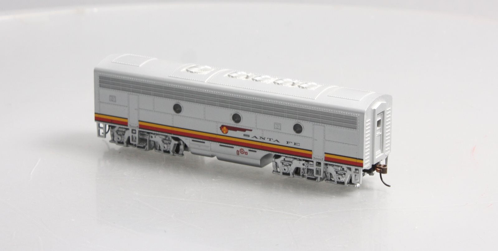 LOT DE 4 locomotives diesel échelle HO Bachmann, EMD F-9 Santa Fe, lot de pièces rouges. EUR 7 LOT DE 4 locomotives diesel échelle HO Bachmann, EMD F-9 Santa Fe, lot de pièces rouges. EUR 7