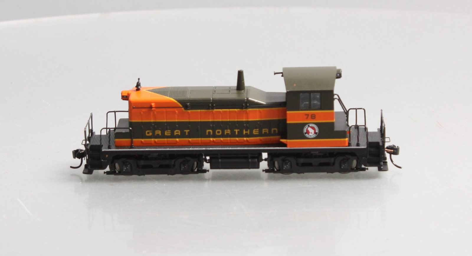 Walthers 910-9214 HO Great Northern Pullman EMD SW1 Diesel Switcher #78
