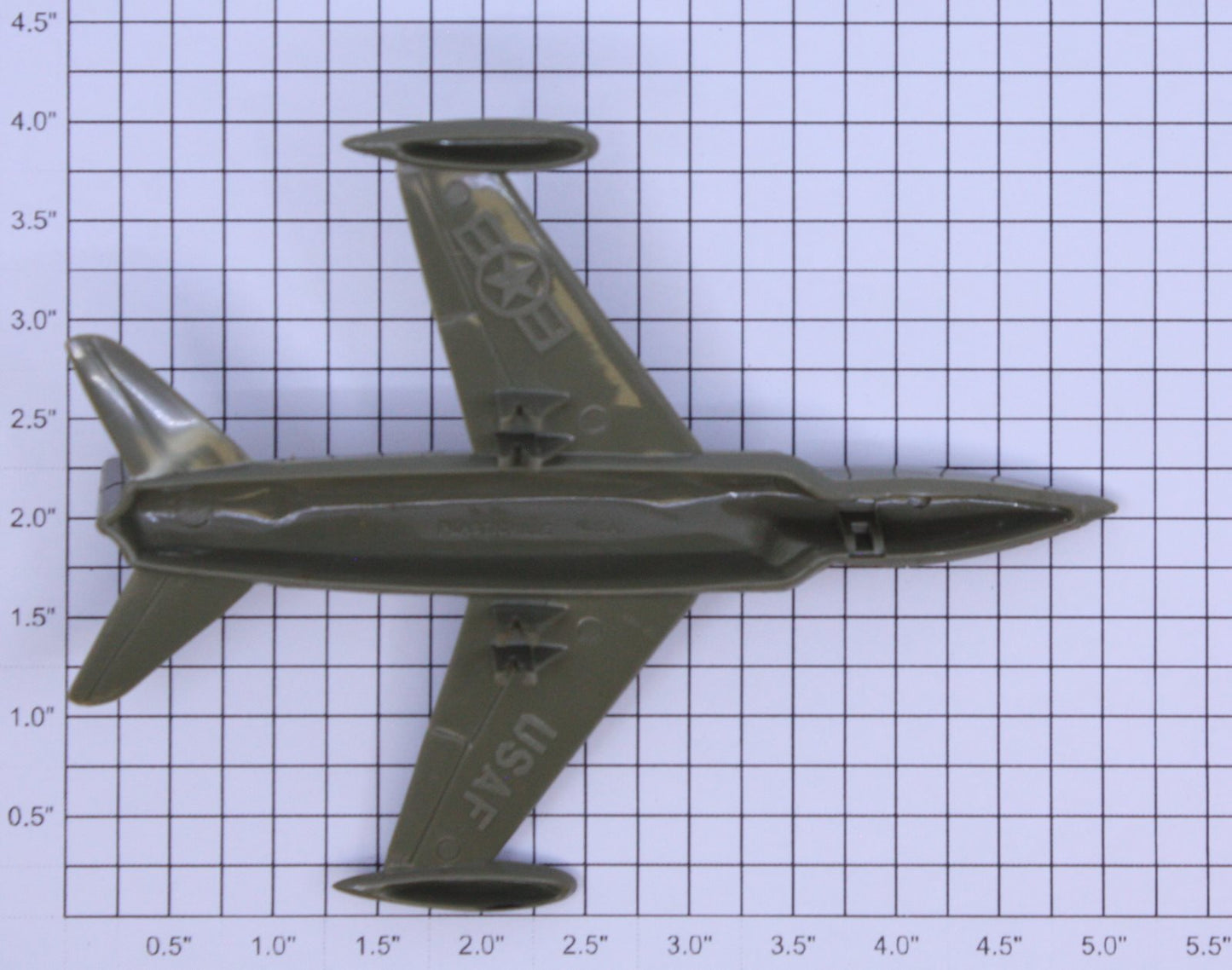 Plasticville 45986100 USAF Olive Green Jet Bomber without Wheels