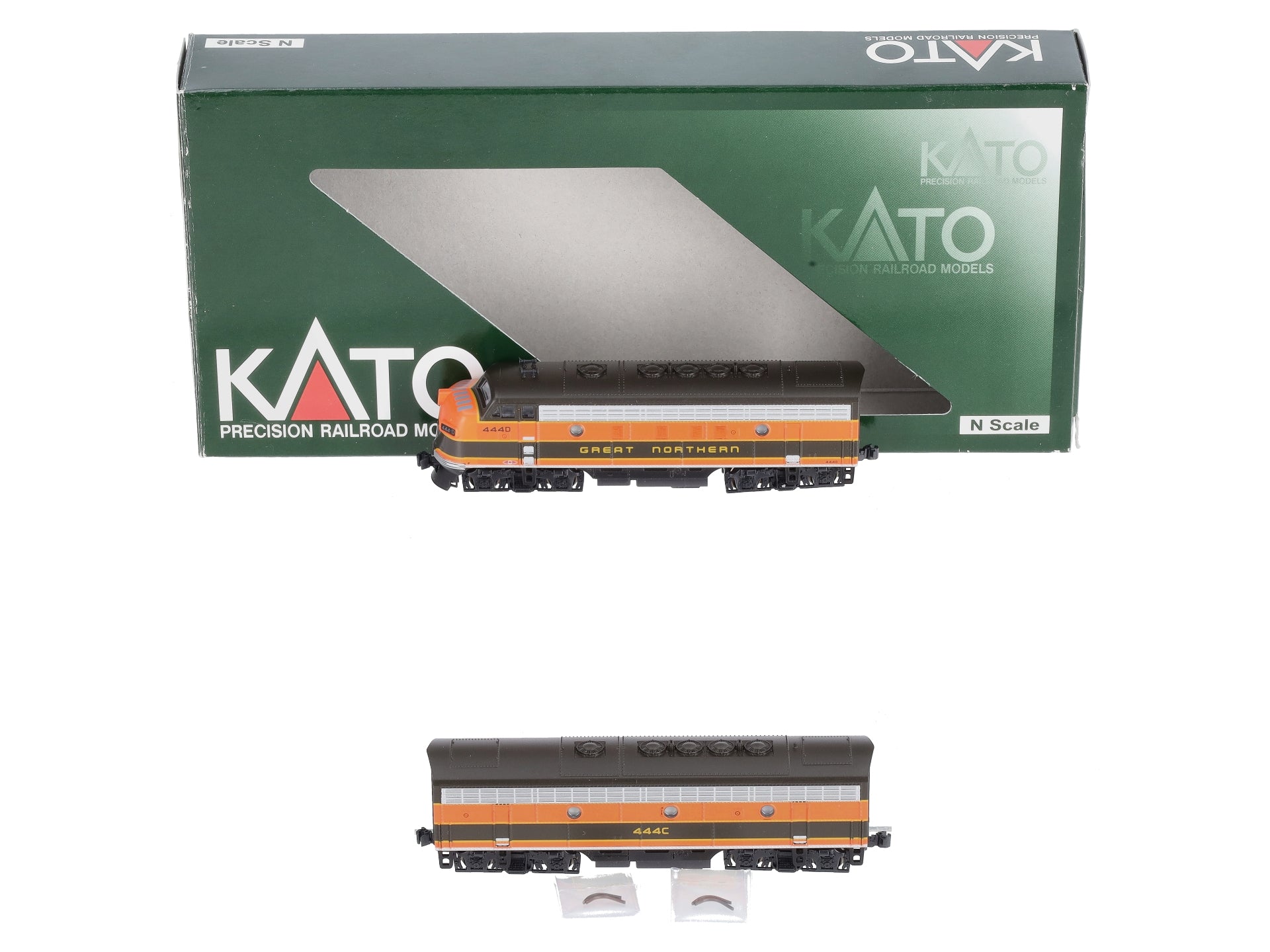 Kato 106-0421 N Great Northern EMD F7 Freight 2 Diesel Locomotive #444D/444C