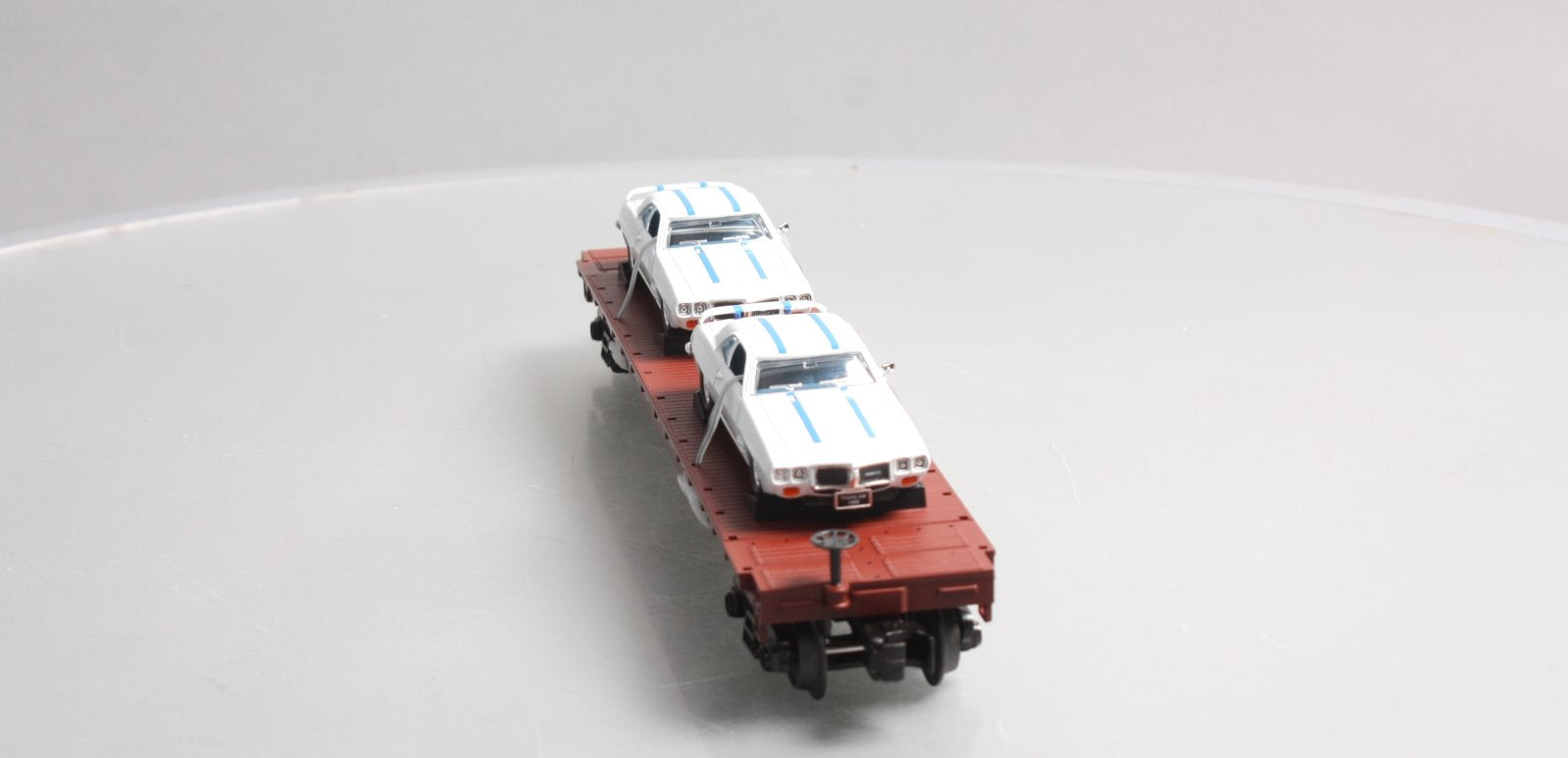 MTH 30-76724 O Pennsylvania Flat Car with 2 '69 Pontiac Firebird (White) #469769
