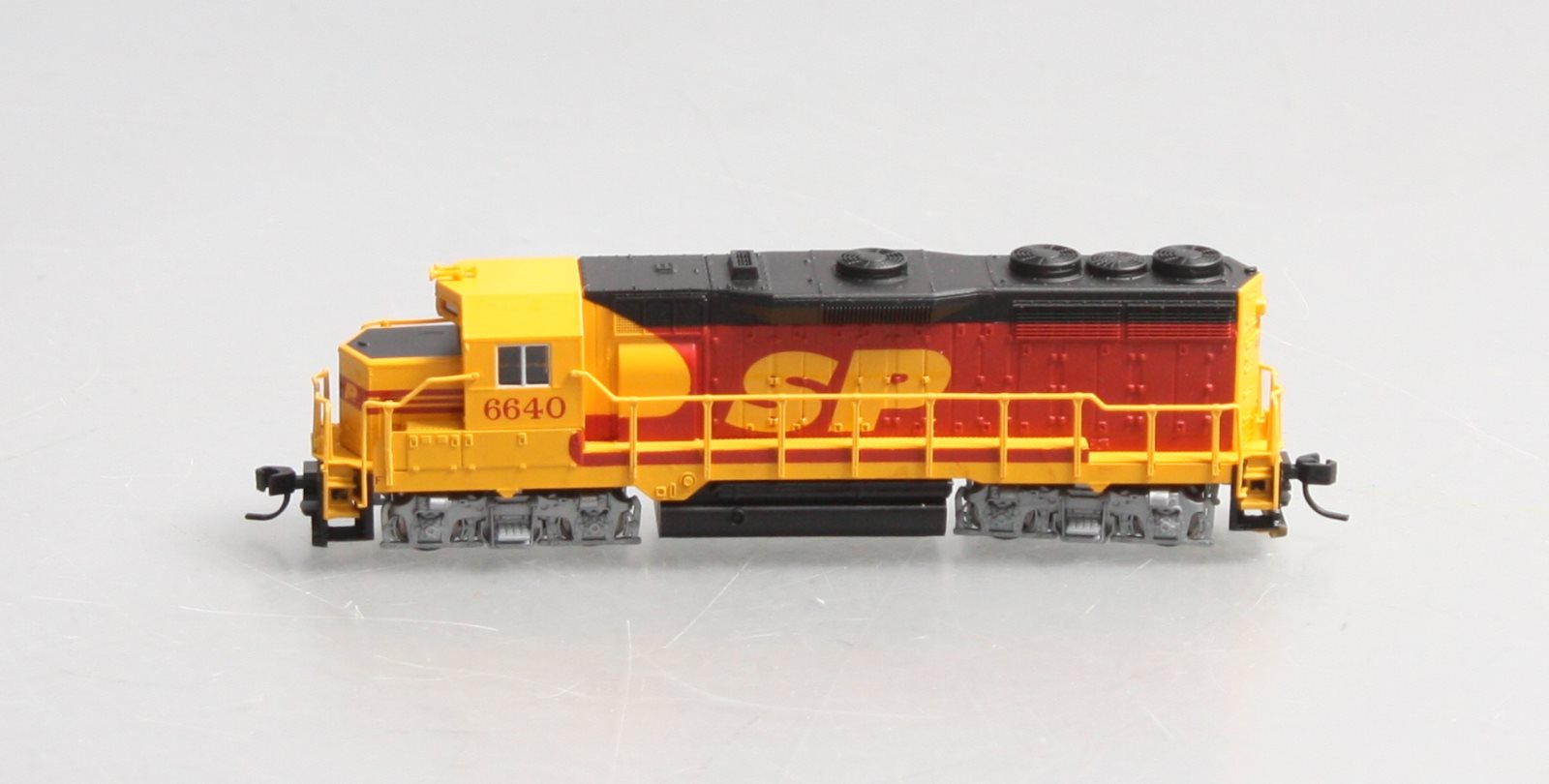 Atlas 46553 N Scale Southern Pacific/Santa Fe GP35 Diesel