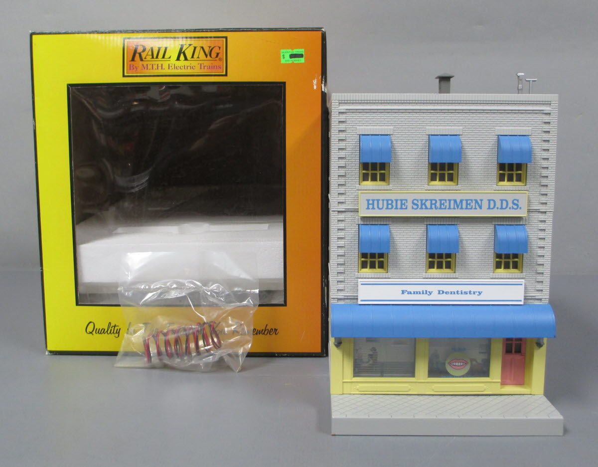 MTH 30-90155 Hubie Skriemen D.D.S. 3-Story City w/Fire Escape & Blinking Sign