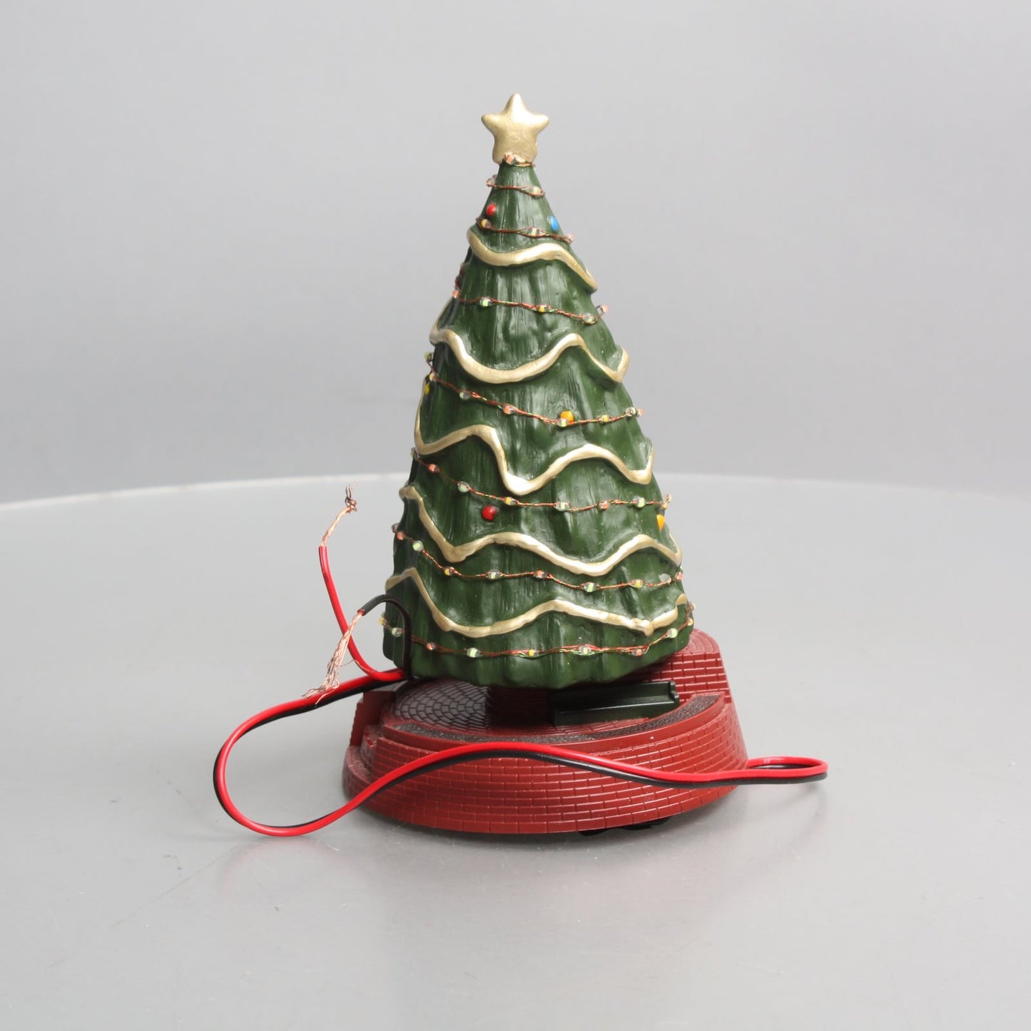 MTH 30-11088 O Giant Town Square Christmas Tree with Operating LED Lights