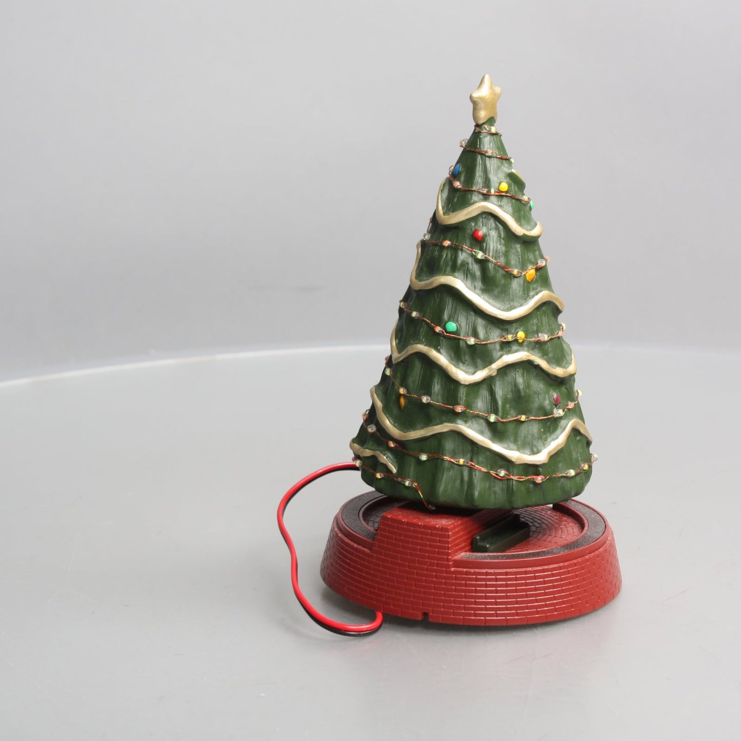 MTH 30-11088 O Giant Town Square Christmas Tree with Operating LED Lights