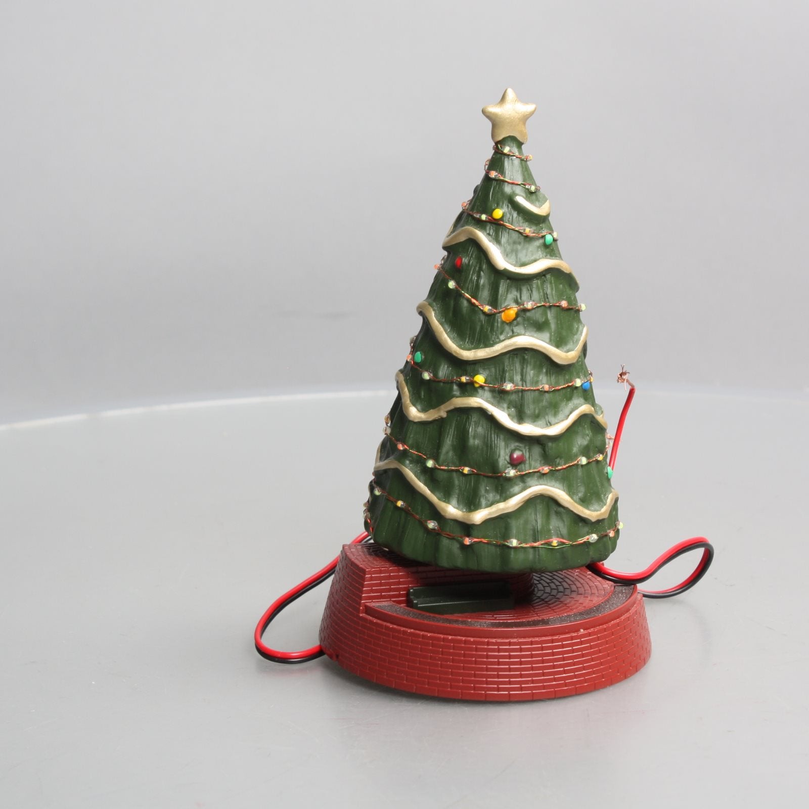 MTH 30-11088 O Giant Town Square Christmas Tree with Operating LED Lights