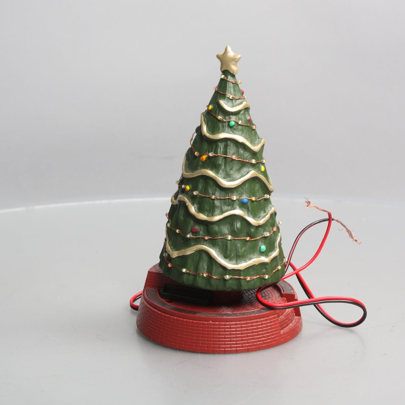 MTH 30-11088 O Giant Town Square Christmas Tree with Operating LED Lights