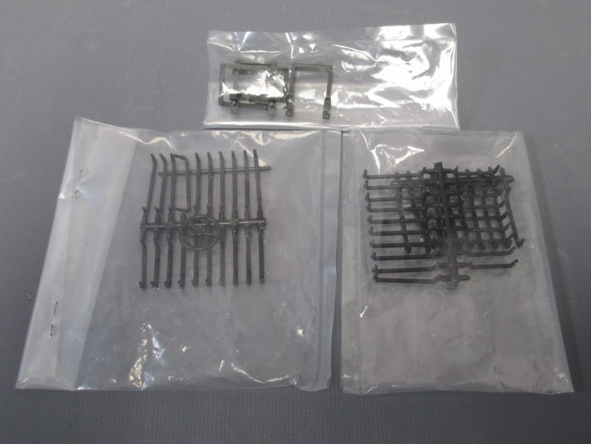 USA Trains R1819 G Great Northern Dark Green Rail and Tie Car