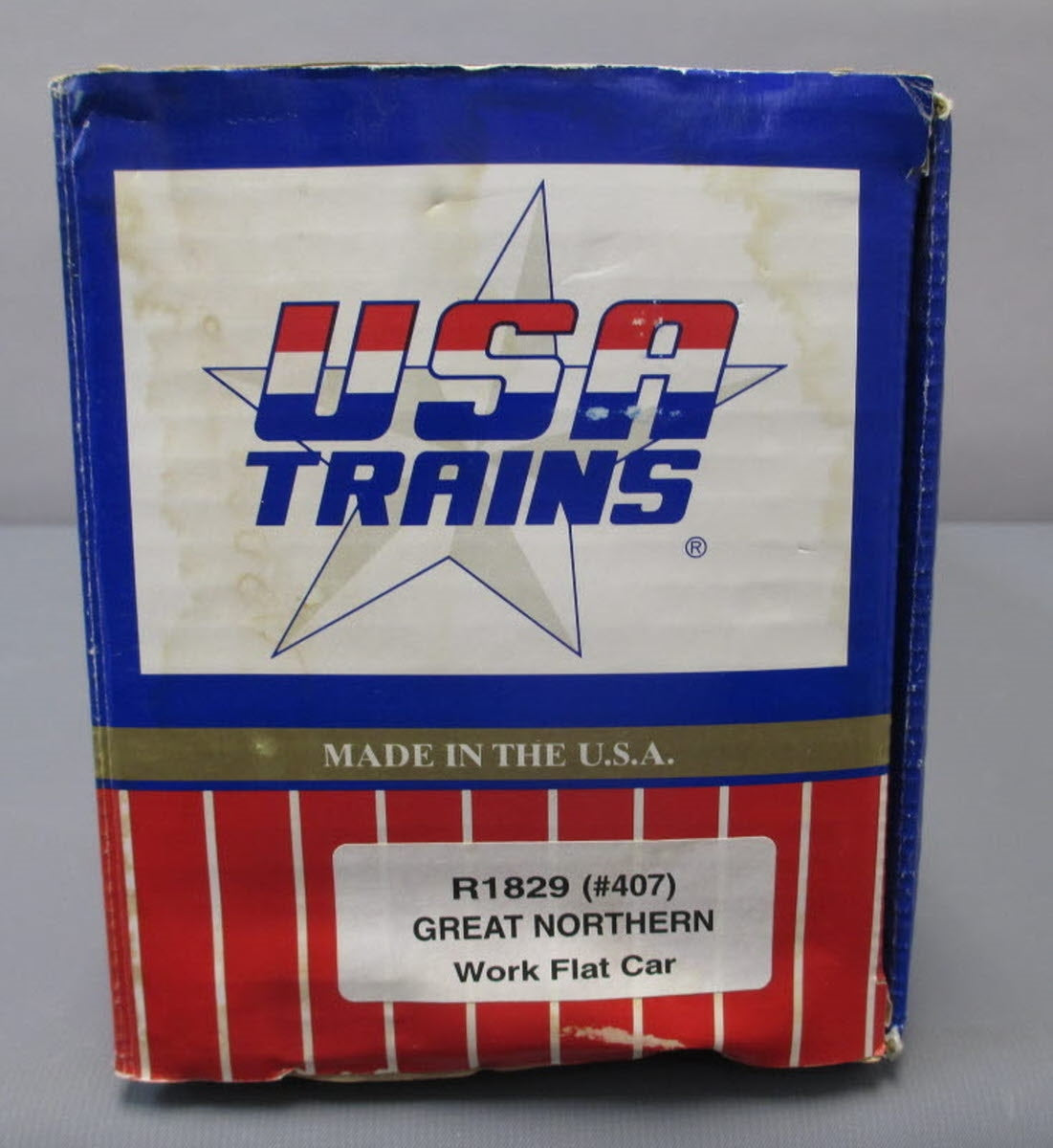 USA Trains R1829 G Great Northern Work Flat Car with Load (Dark Green)