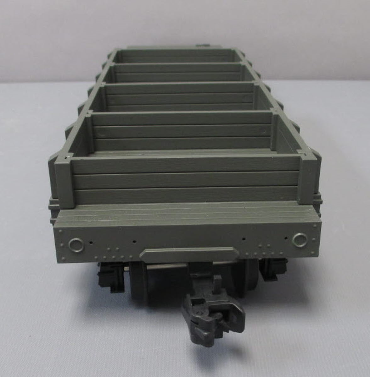 USA Trains R1829 G Great Northern Work Flat Car with Load (Dark Green)