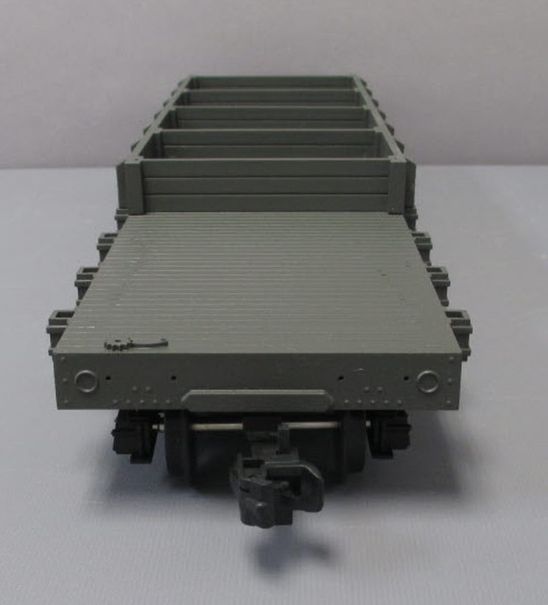 USA Trains R1829 G Great Northern Work Flat Car with Load (Dark Green)