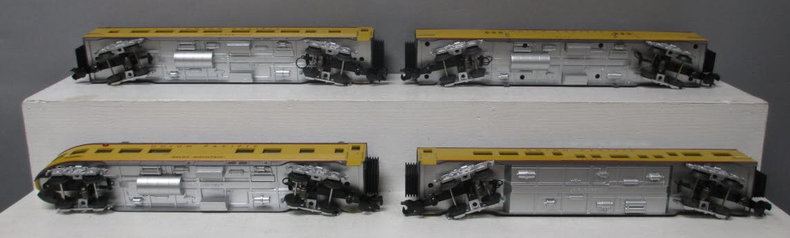 MTH 30-67438 O Union Pacific 60’ Streamlined ABS Passenger Set (Set of 4)