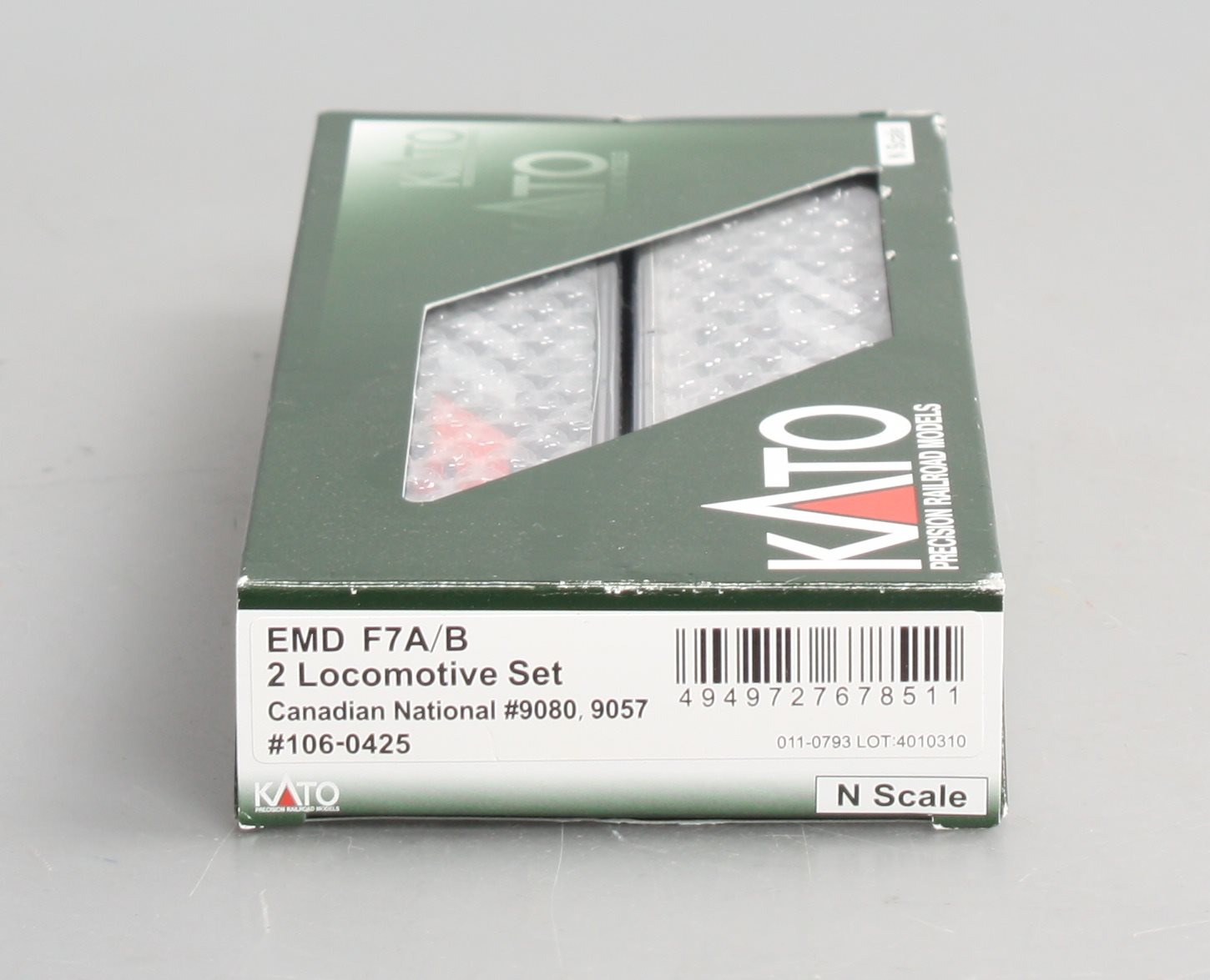 Kato 106-0425 N Canadian National EMD F7A & F7B Diesel Locomotive #9080 & #9057