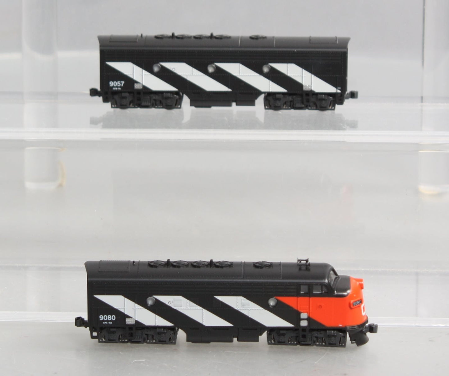 Kato 106-0425 N Canadian National EMD F7A & F7B Diesel Locomotive #9080 & #9057