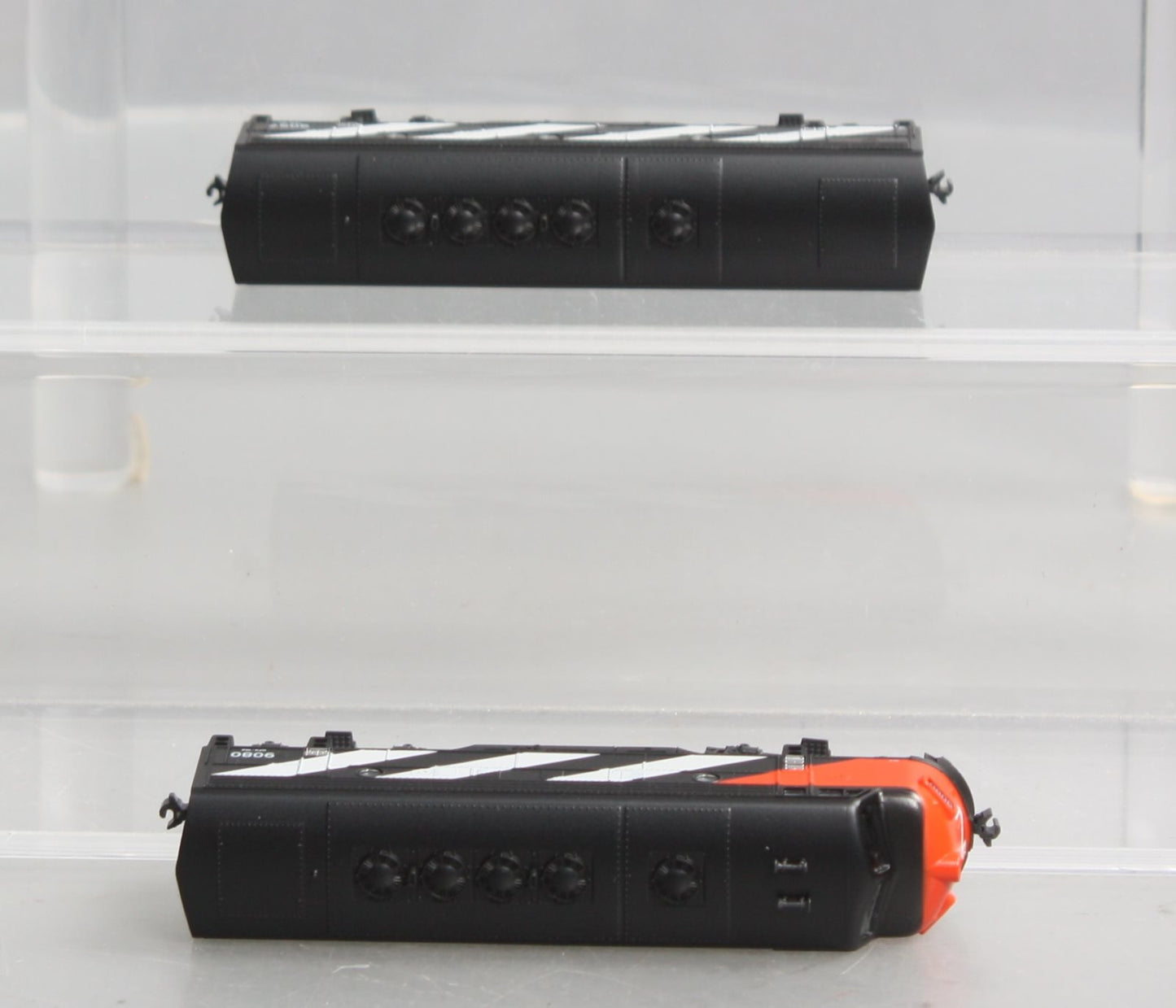 Kato 106-0425 N Canadian National EMD F7A & F7B Diesel Locomotive #9080 & #9057