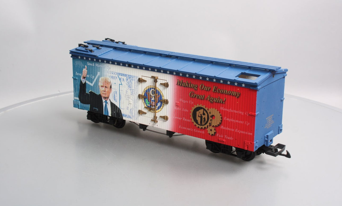 USA Trains R16031 G Making Our Economy Great Again Presidential Boxcar