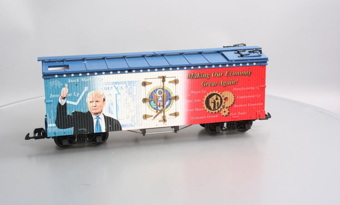 USA Trains R16031 G Making Our Economy Great Again Presidential Boxcar