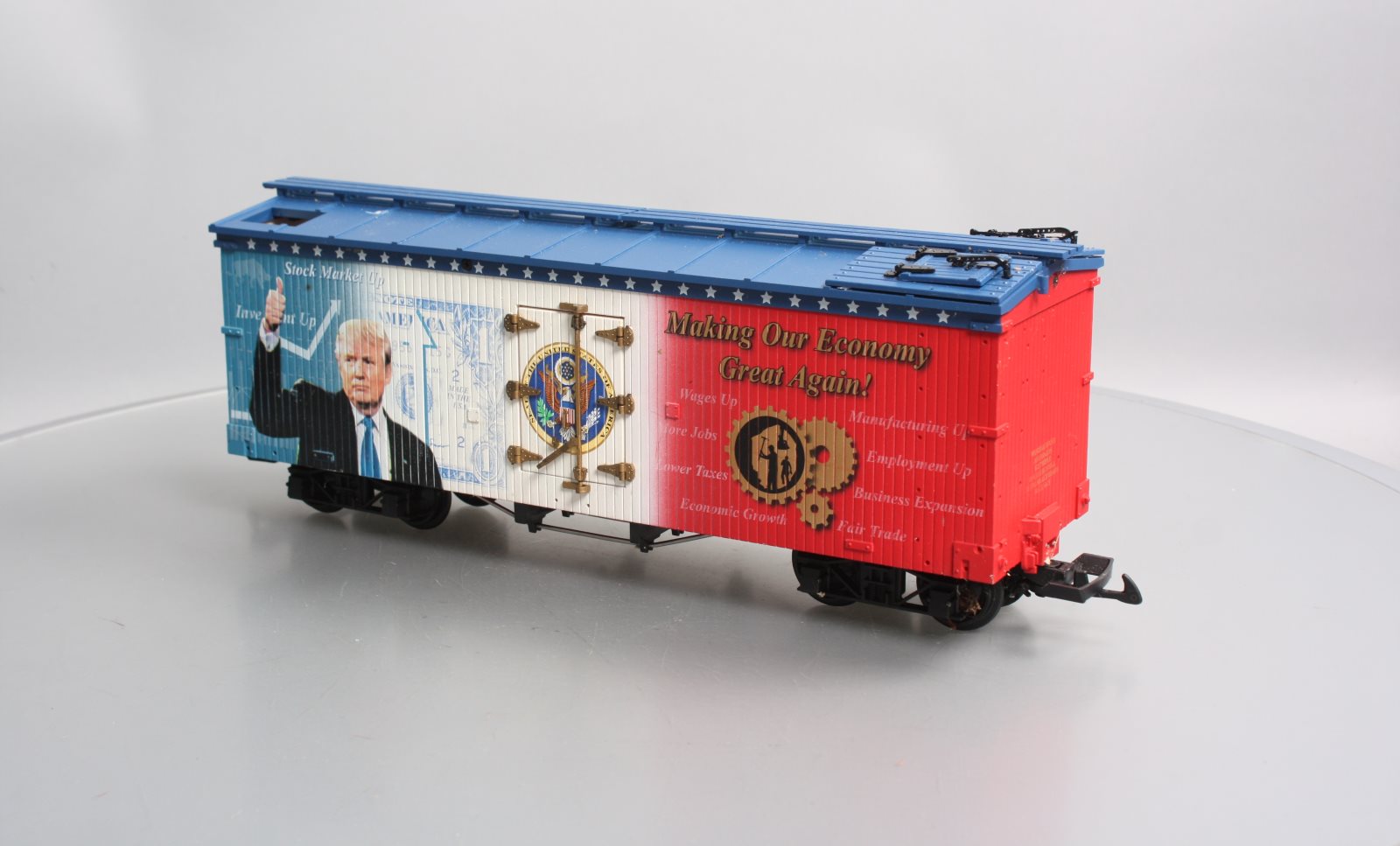 USA Trains R16031 G Making Our Economy Great Again Presidential Boxcar