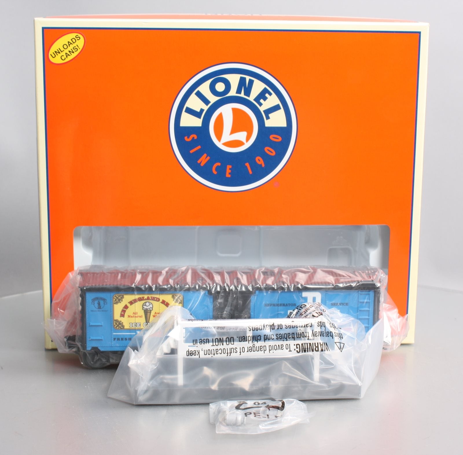Lionel 6-37011 O Gauge B&M Milk Car with Platform