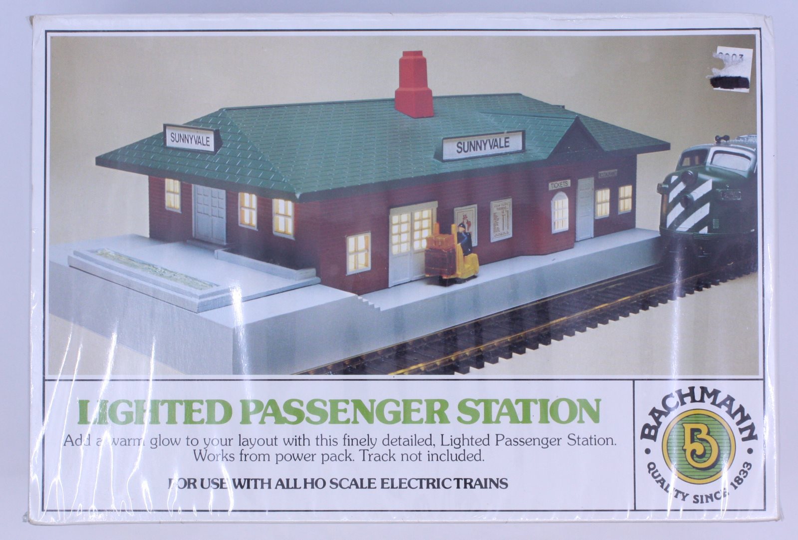 Bachmann 46217 HO Passenger Station w/Light Operating Accessories