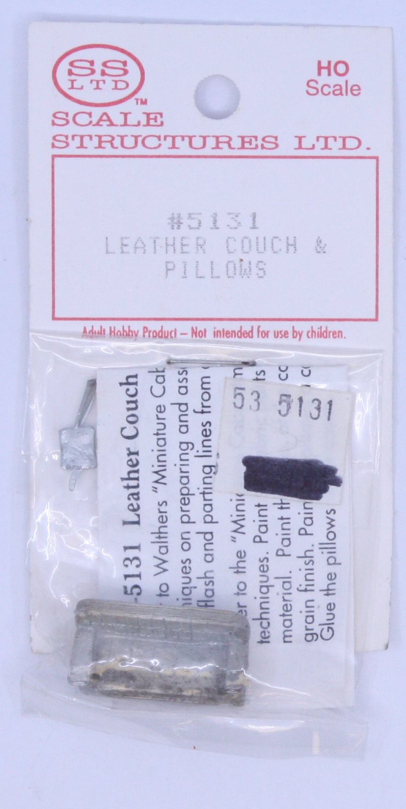 Scale Structures 5131 HO Scale Leather Couch and Pillow