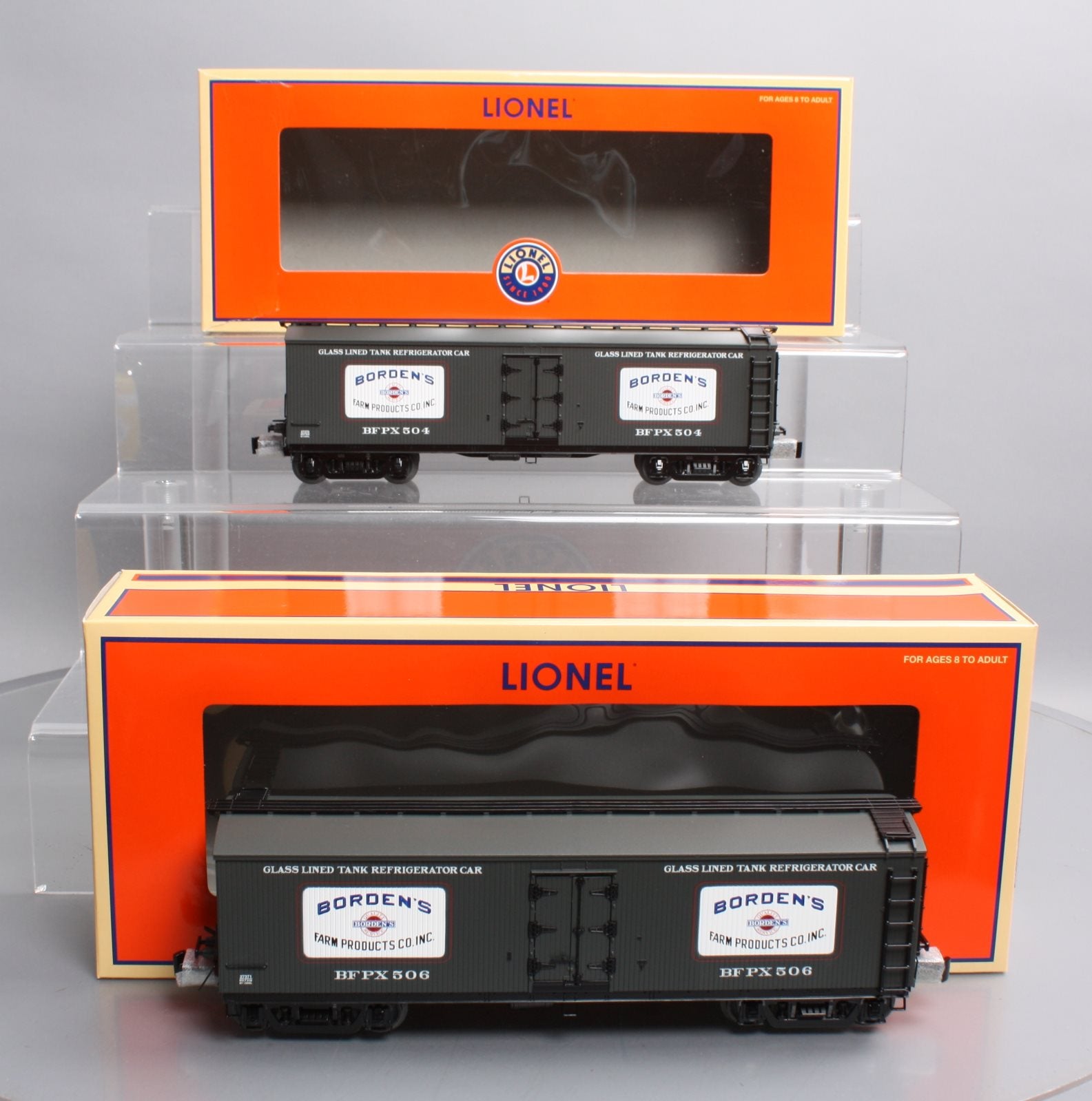 Lionel 6-27369 O Gauge Borden's Milk Car (Set of 2)